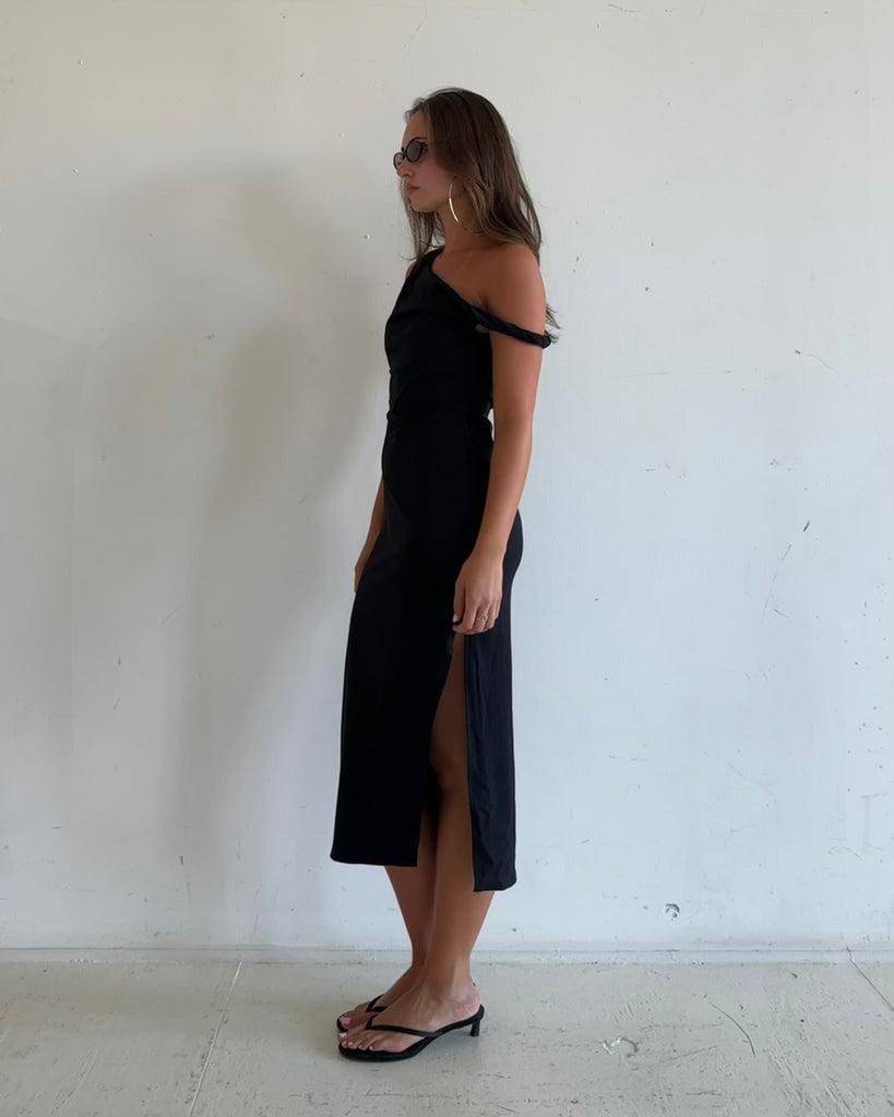 WITH A TWIST MIDI DRESS